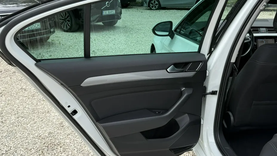 VOLKSWAGEN Passat -