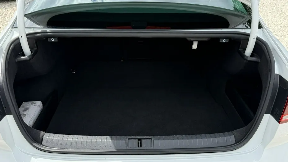 VOLKSWAGEN Passat -