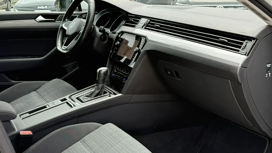 VOLKSWAGEN Passat -