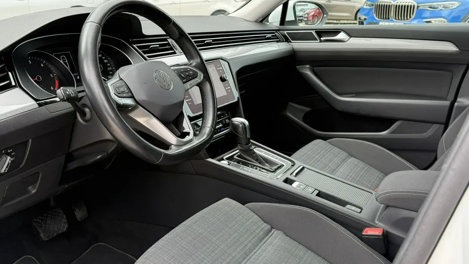 VOLKSWAGEN Passat -