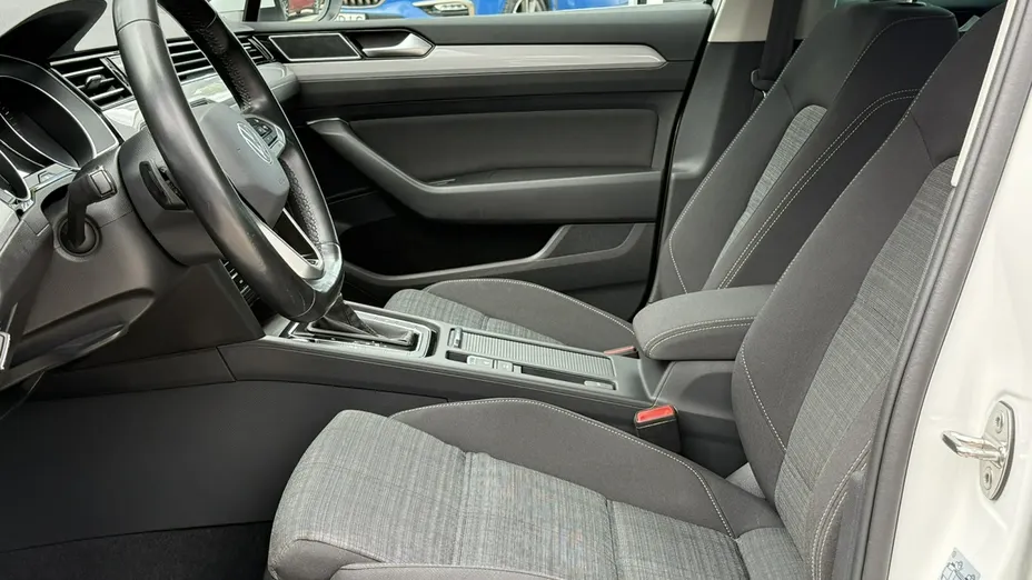 VOLKSWAGEN Passat -