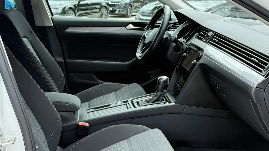 VOLKSWAGEN Passat -