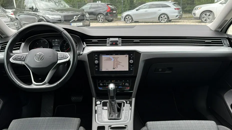 VOLKSWAGEN Passat -