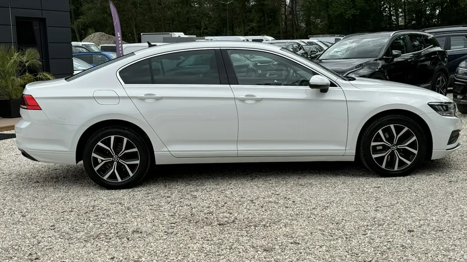 VOLKSWAGEN Passat -
