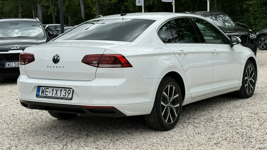 VOLKSWAGEN Passat -