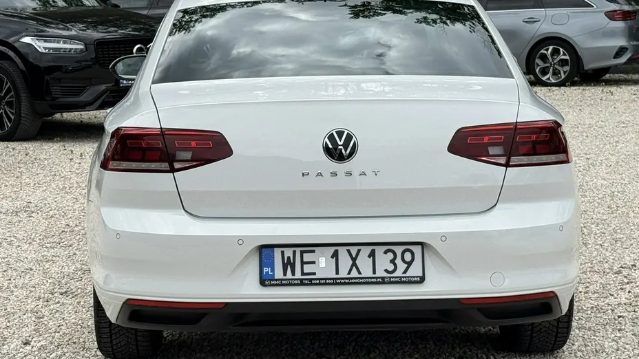 VOLKSWAGEN Passat -