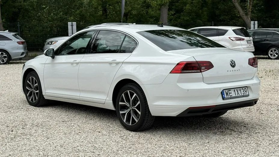 VOLKSWAGEN Passat -