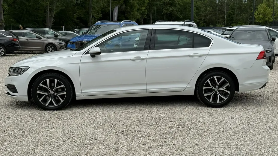 VOLKSWAGEN Passat -