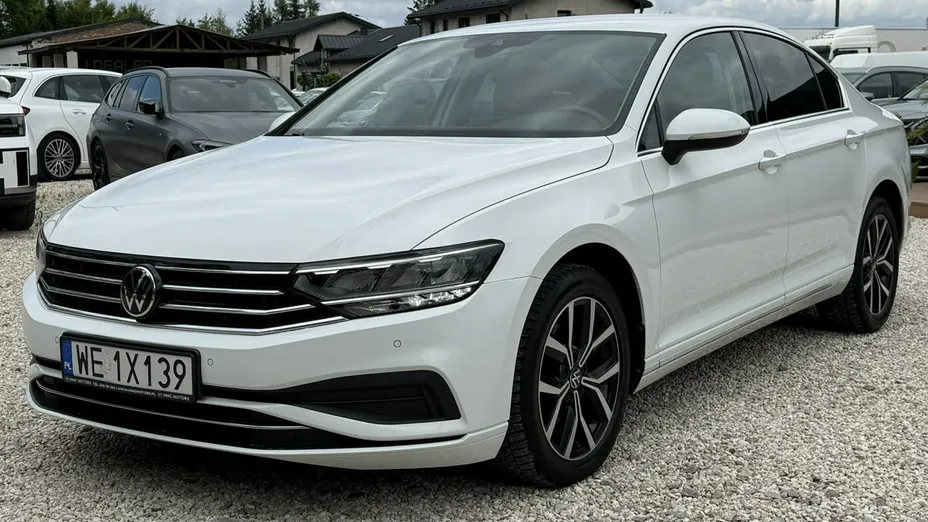 VOLKSWAGEN Passat -