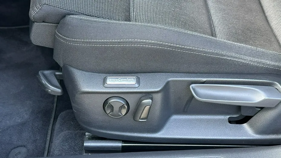 VOLKSWAGEN Passat -