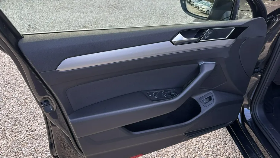 VOLKSWAGEN Passat -