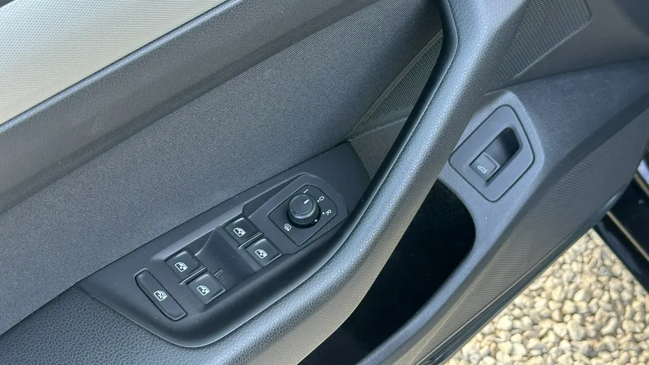 VOLKSWAGEN Passat -