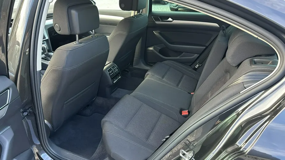 VOLKSWAGEN Passat -