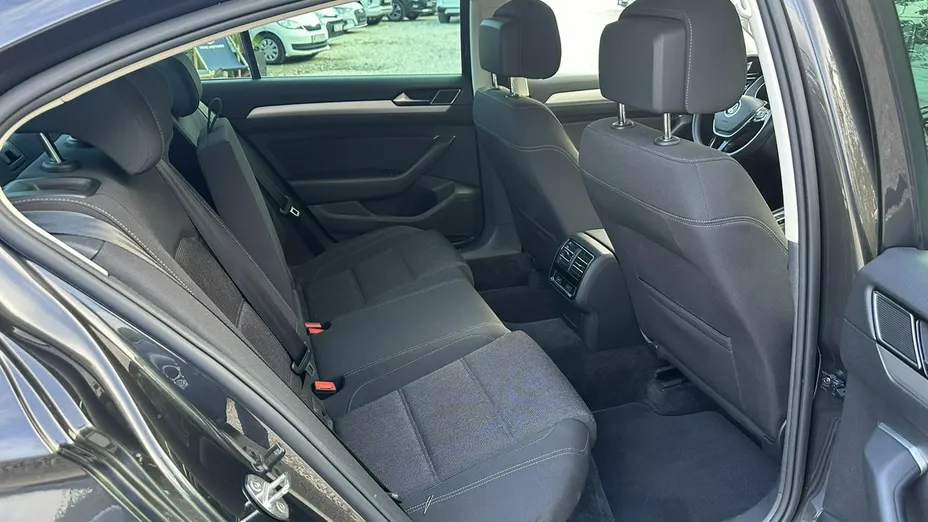 VOLKSWAGEN Passat -