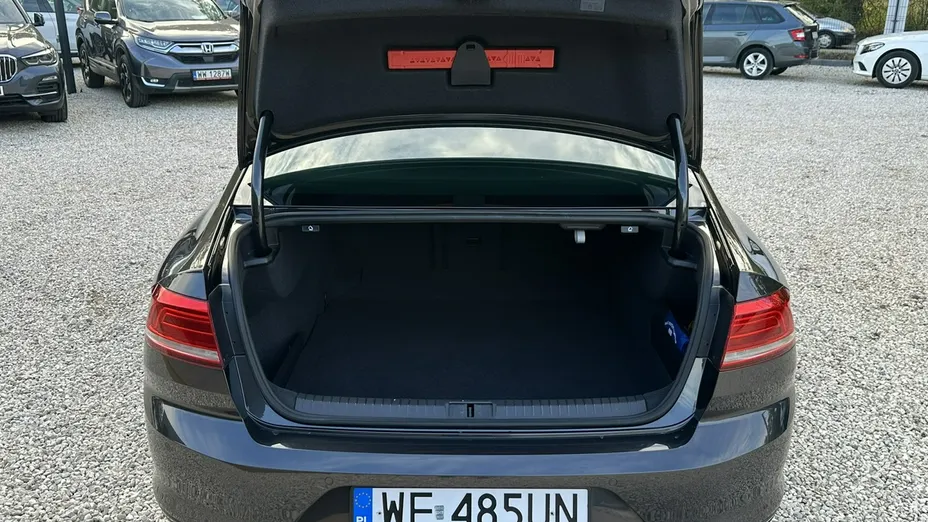 VOLKSWAGEN Passat -