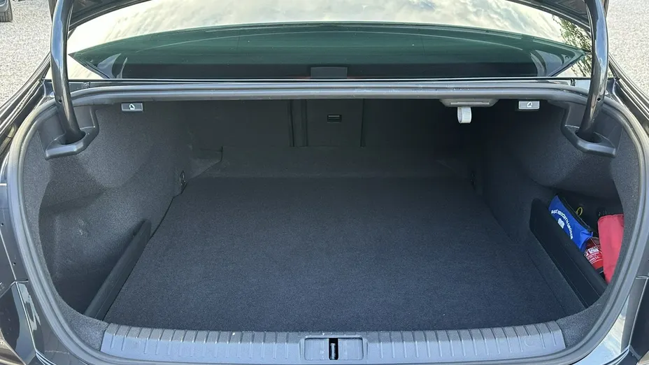 VOLKSWAGEN Passat -