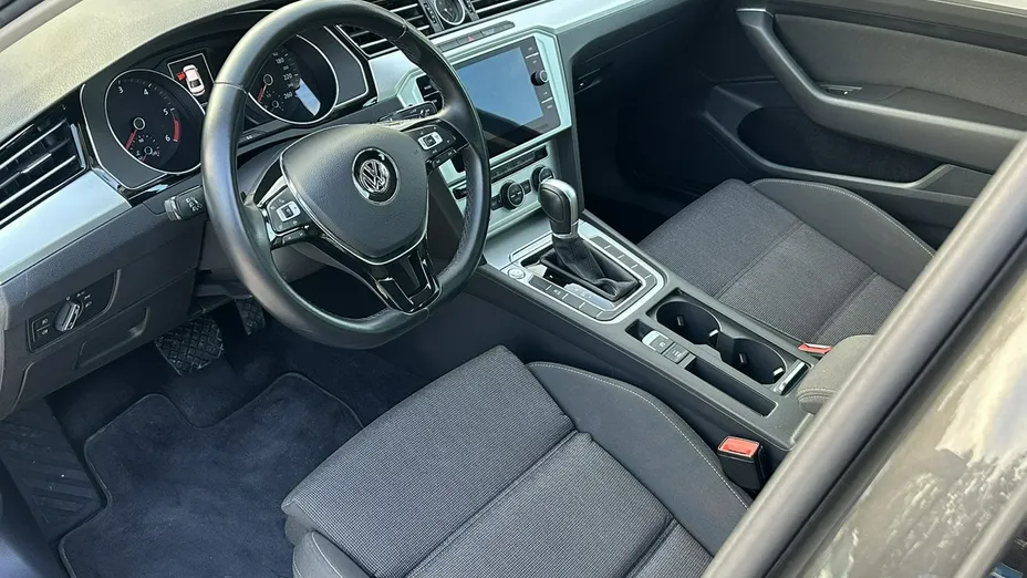 VOLKSWAGEN Passat -