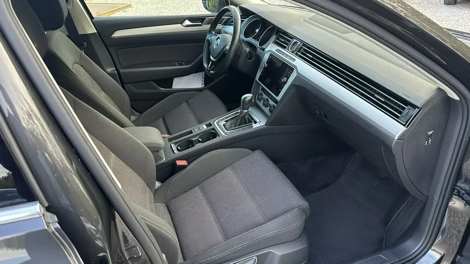 VOLKSWAGEN Passat -