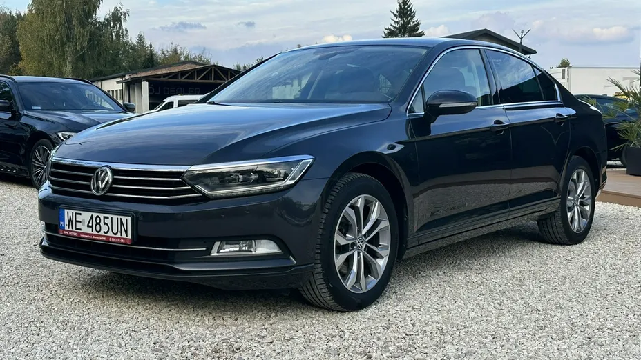 VOLKSWAGEN Passat -