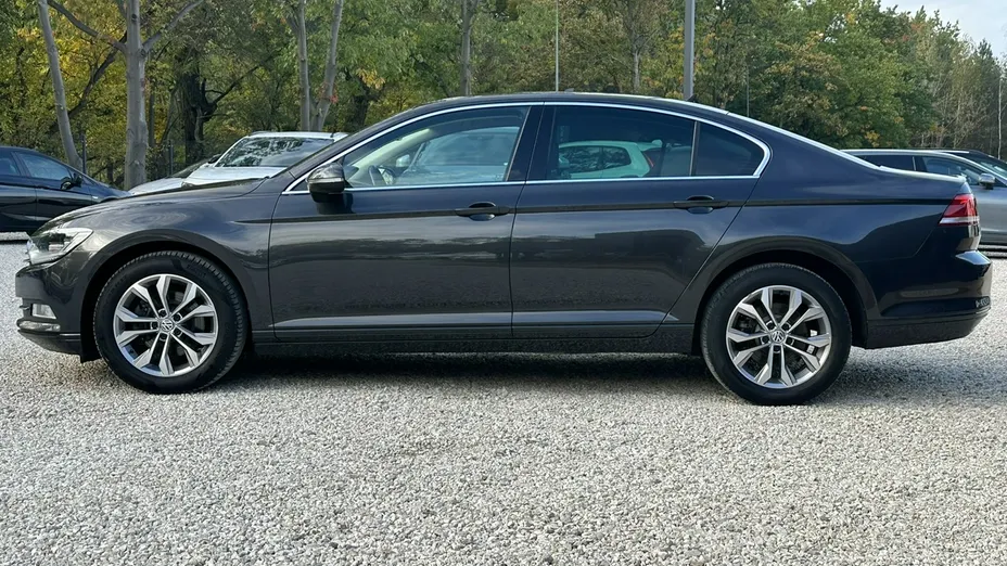 VOLKSWAGEN Passat -