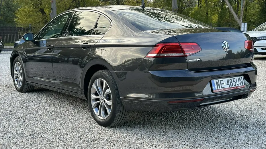 VOLKSWAGEN Passat -