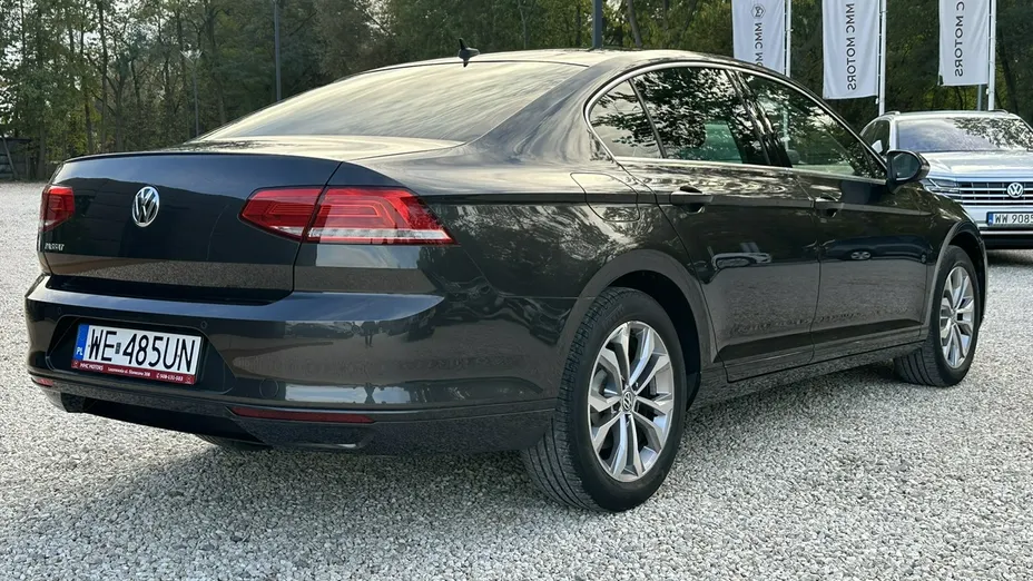 VOLKSWAGEN Passat -