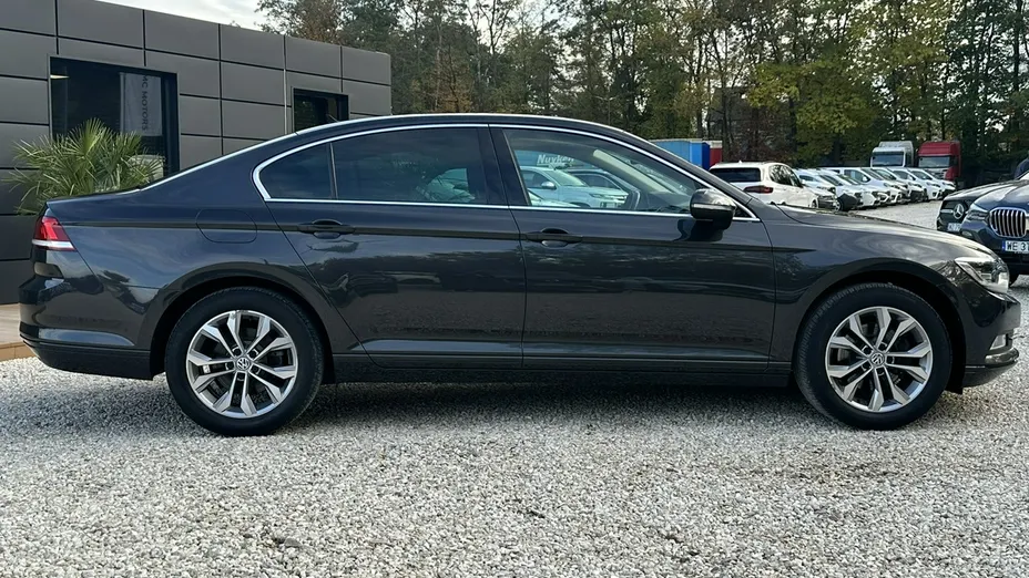 VOLKSWAGEN Passat -