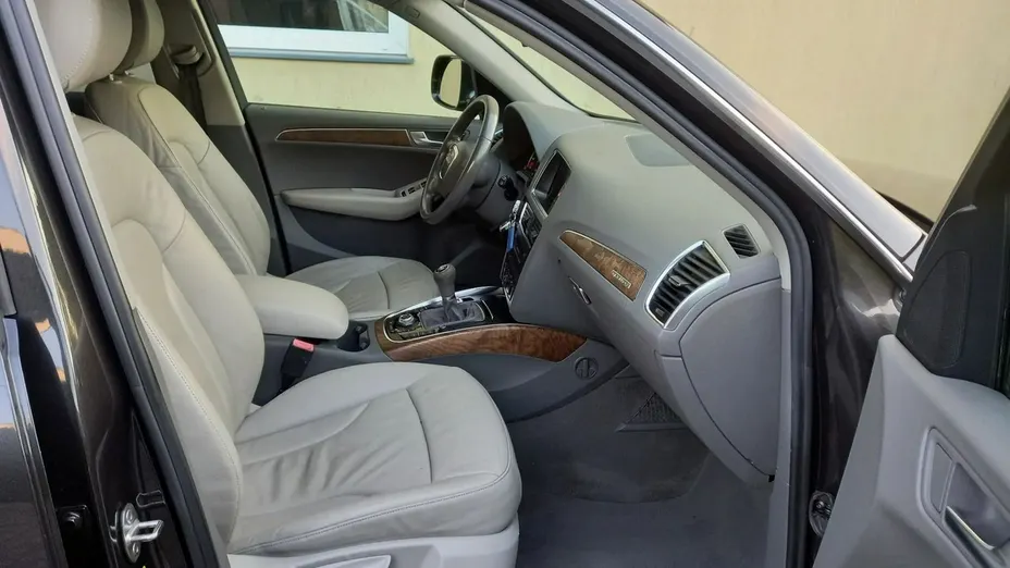 AUDI Q5 -