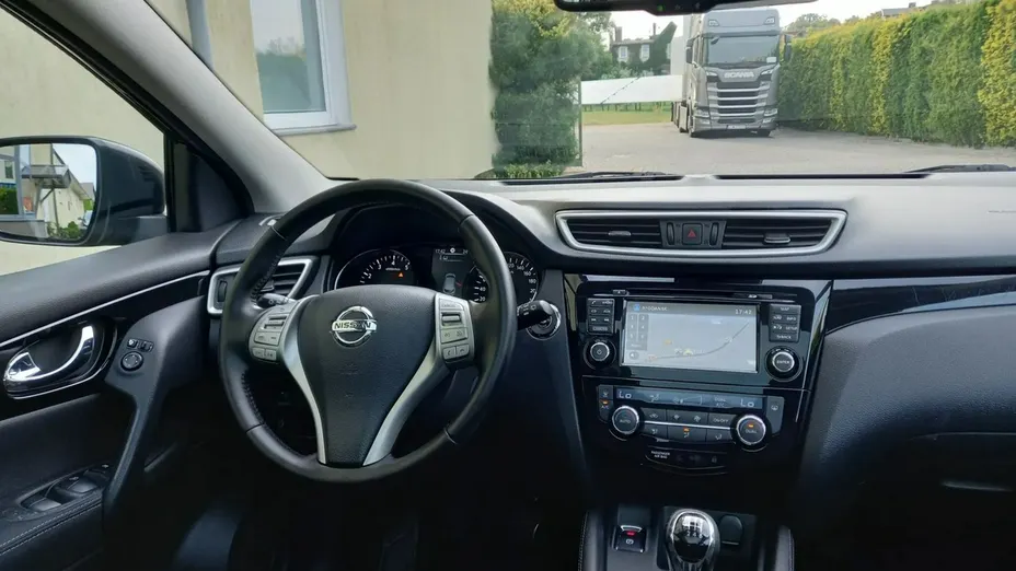 NISSAN Qashqai -
