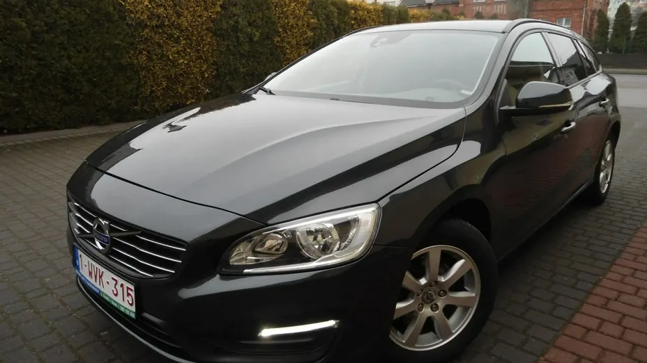 VOLVO V60 -