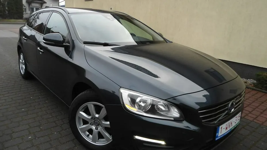 VOLVO V60 -