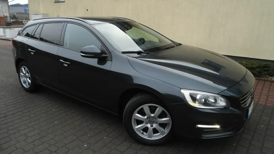 VOLVO V60 -