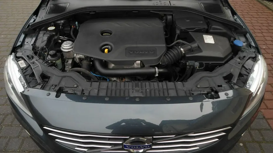 VOLVO V60 -