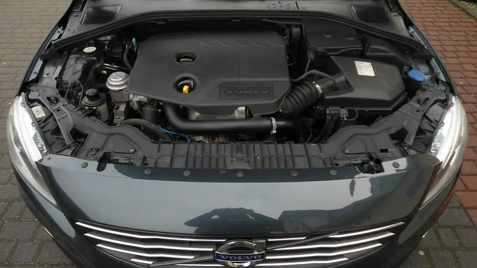 VOLVO V60 -