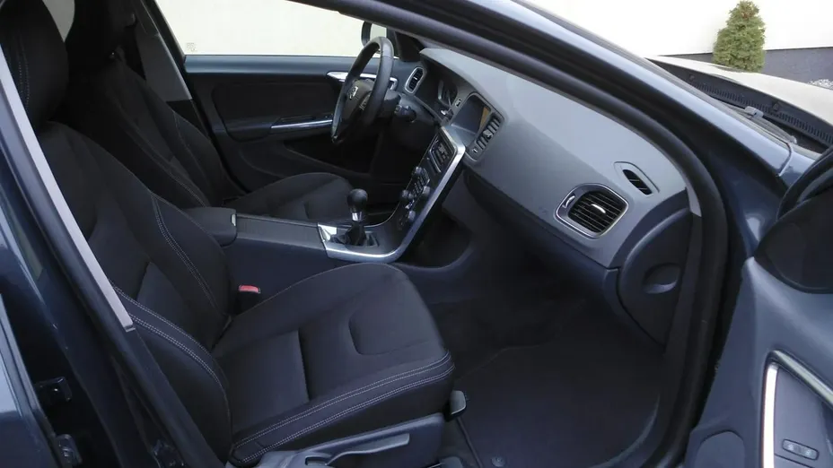 VOLVO V60 -