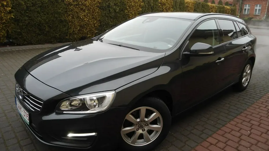 VOLVO V60 -
