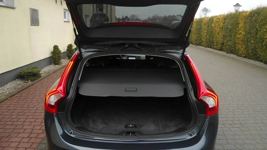 VOLVO V60 -