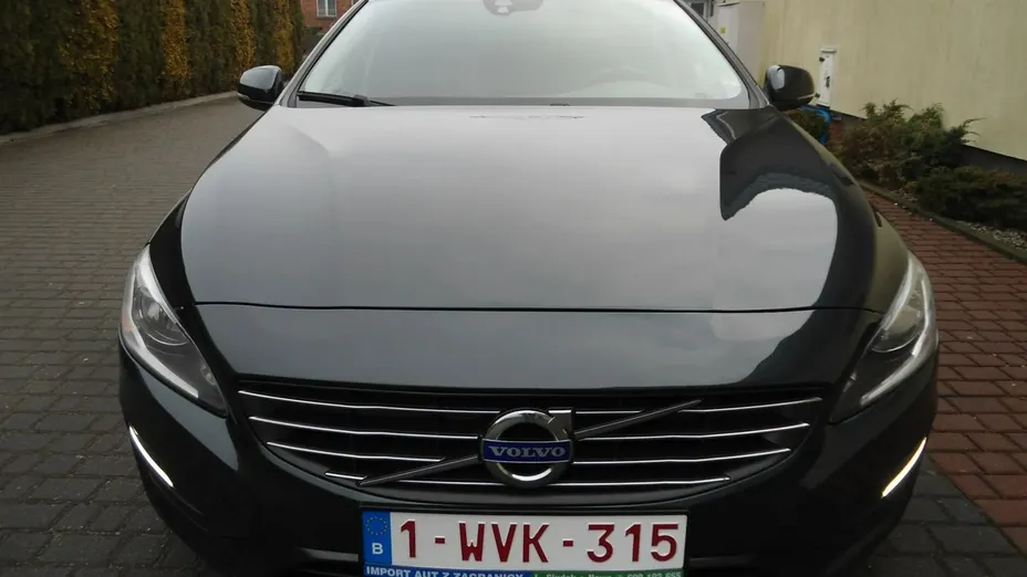 VOLVO V60 -
