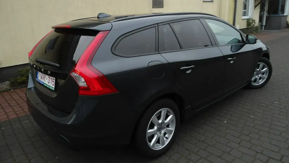 VOLVO V60 -