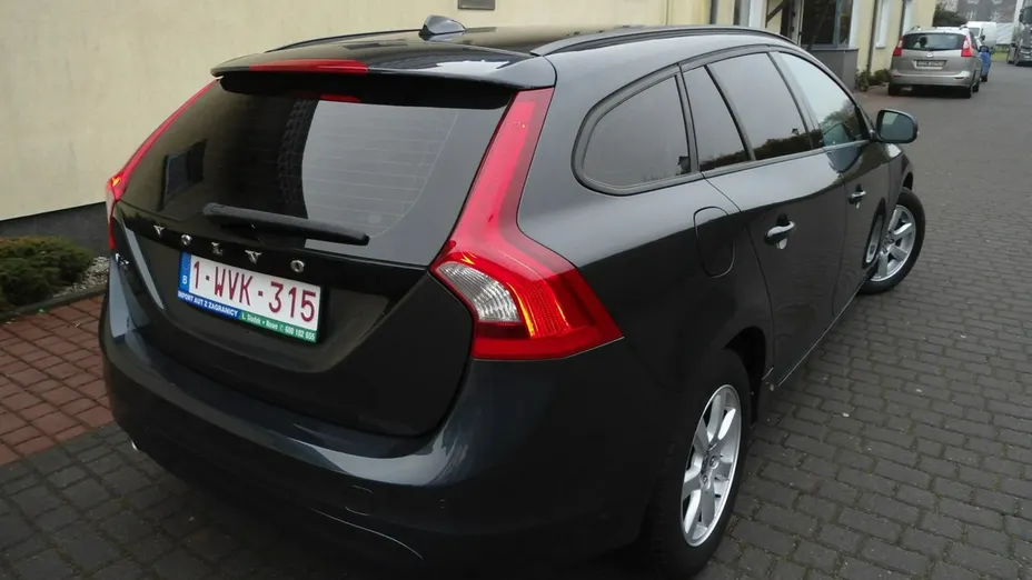 VOLVO V60 -