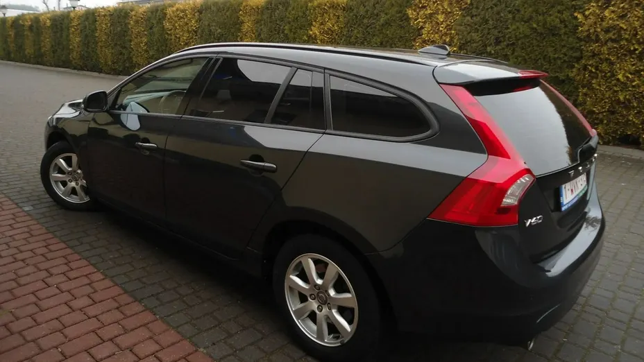 VOLVO V60 -