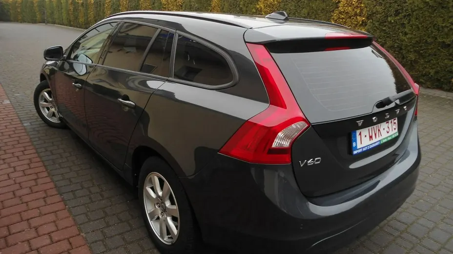 VOLVO V60 -