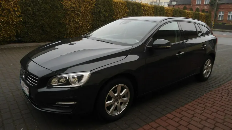 VOLVO V60 -