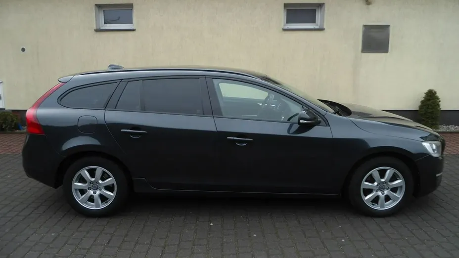 VOLVO V60 -