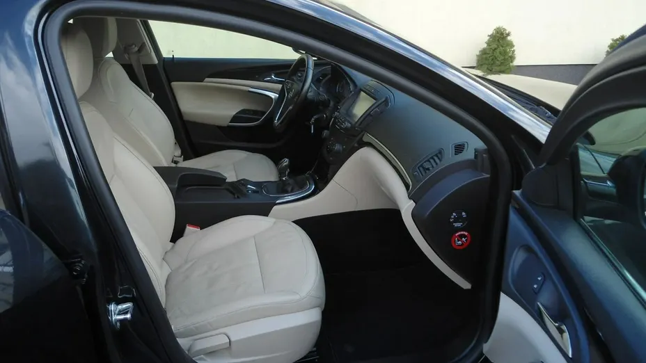 OPEL Insignia -