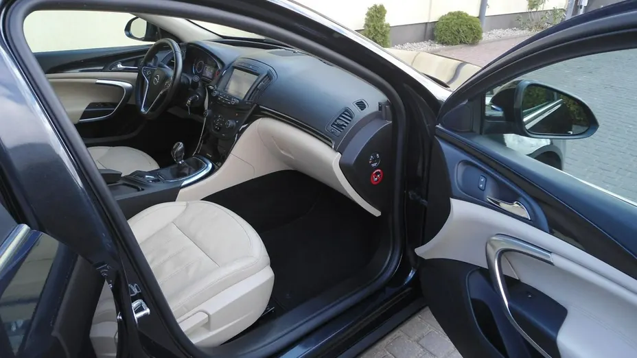 OPEL Insignia -