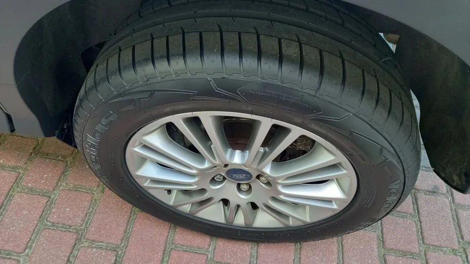 FORD Kuga -
