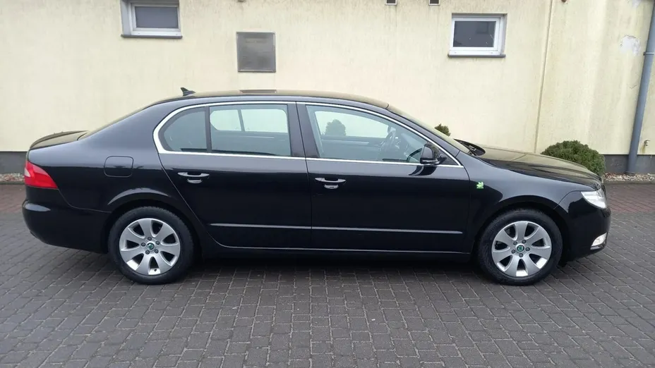 SKODA Superb -