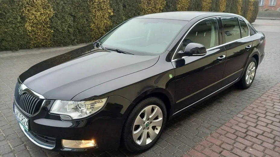 SKODA Superb -