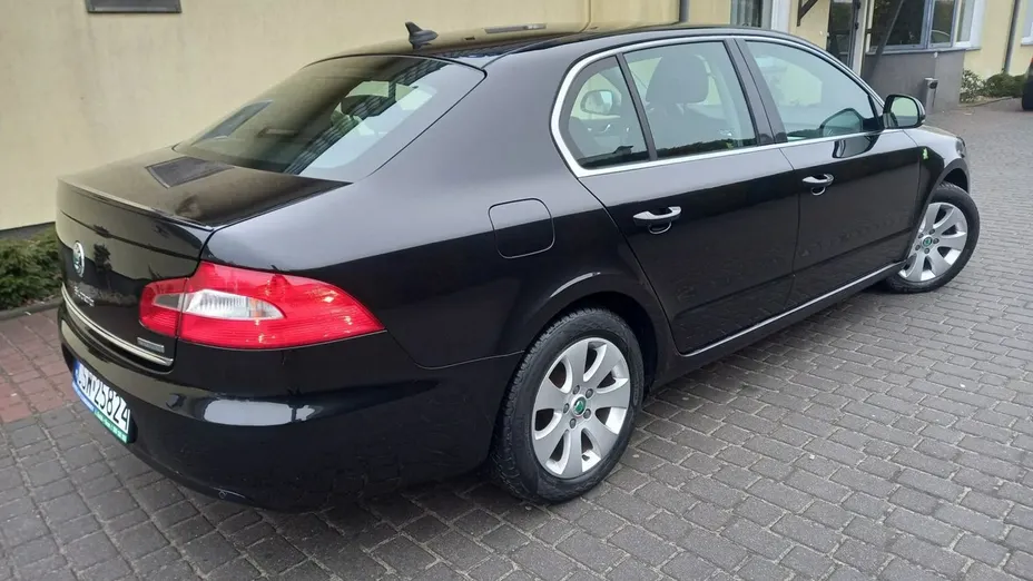 SKODA Superb -